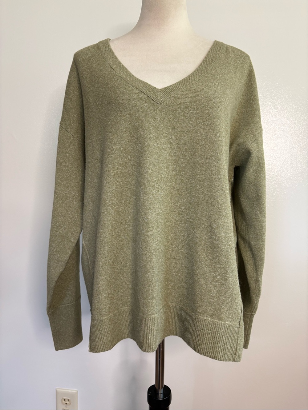 Lucky Brand Super Soft Pullover V-Neck Heathered Olive Green Sweater Size Large